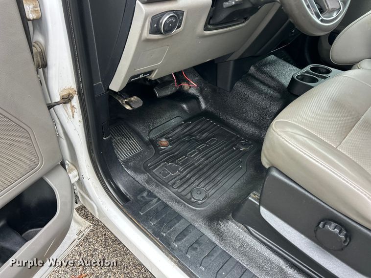 image for item ET6571 2019 Ford F250 Super Duty Crew Cab pickup truck