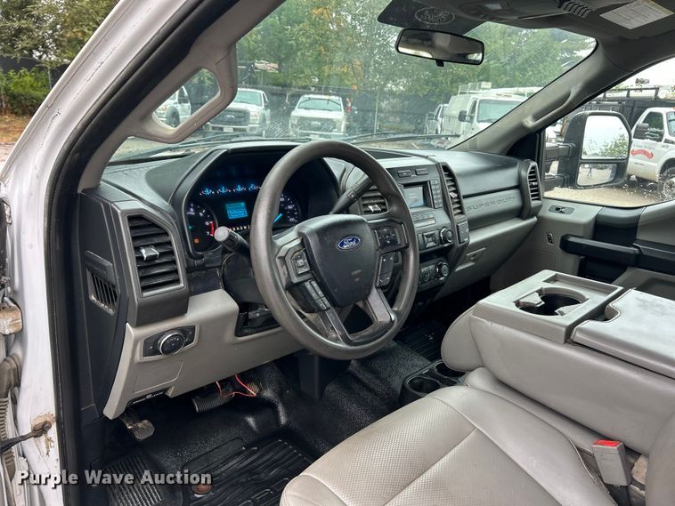 image for item ET6571 2019 Ford F250 Super Duty Crew Cab pickup truck