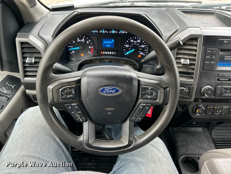 image for item ET6571 2019 Ford F250 Super Duty Crew Cab pickup truck