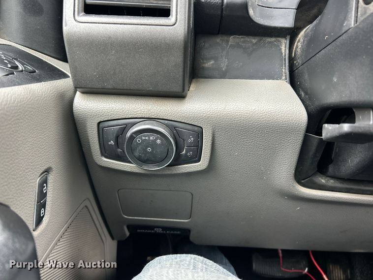 image for item ET6571 2019 Ford F250 Super Duty Crew Cab pickup truck