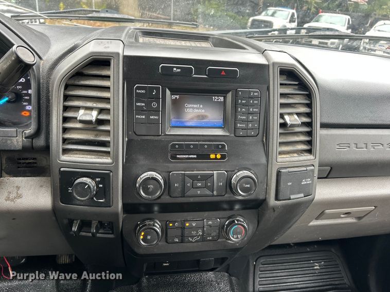 image for item ET6571 2019 Ford F250 Super Duty Crew Cab pickup truck