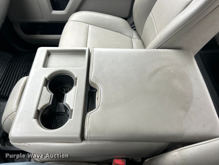 image for item ET6571 2019 Ford F250 Super Duty Crew Cab pickup truck