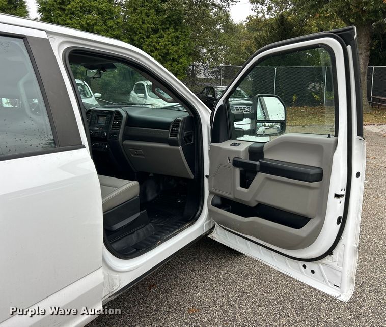 image for item ET6571 2019 Ford F250 Super Duty Crew Cab pickup truck