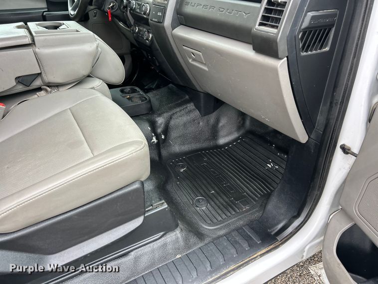 image for item ET6571 2019 Ford F250 Super Duty Crew Cab pickup truck