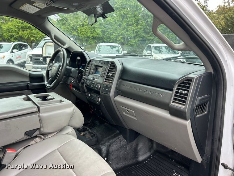 image for item ET6571 2019 Ford F250 Super Duty Crew Cab pickup truck