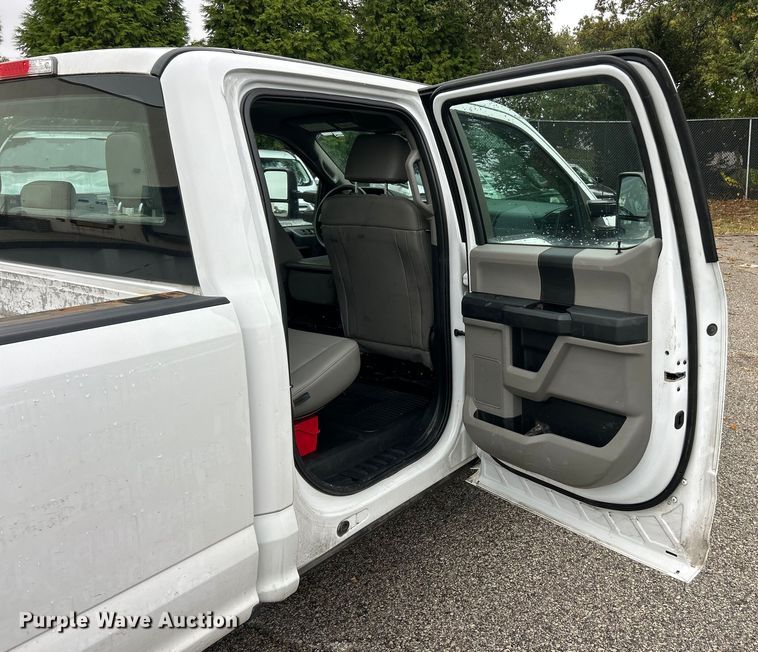 image for item ET6571 2019 Ford F250 Super Duty Crew Cab pickup truck