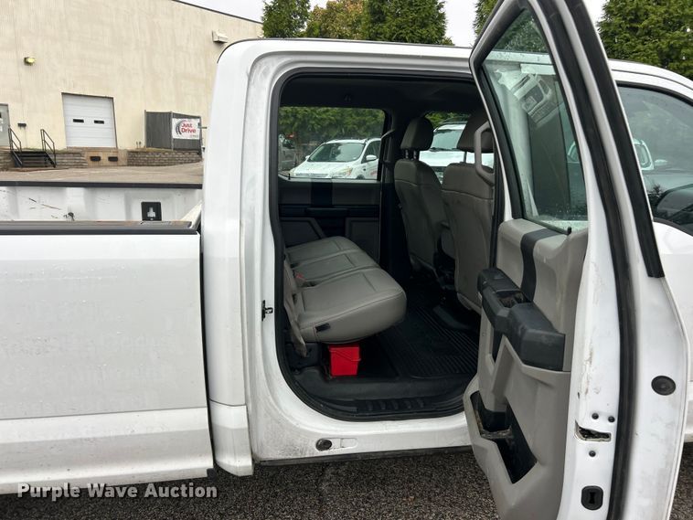 image for item ET6571 2019 Ford F250 Super Duty Crew Cab pickup truck