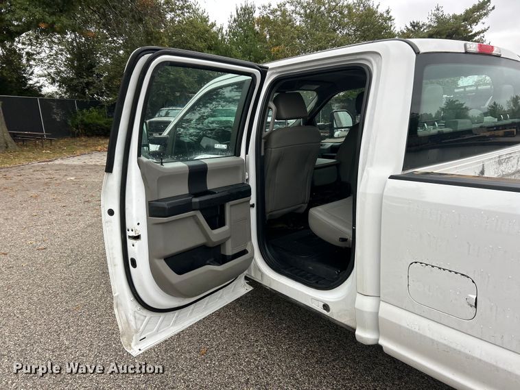 image for item ET6571 2019 Ford F250 Super Duty Crew Cab pickup truck