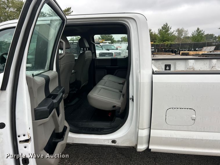 image for item ET6571 2019 Ford F250 Super Duty Crew Cab pickup truck