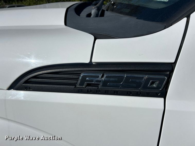 image for item ET6594 2012 Ford F250 Super Duty XL SuperCab utility bed pickup truck