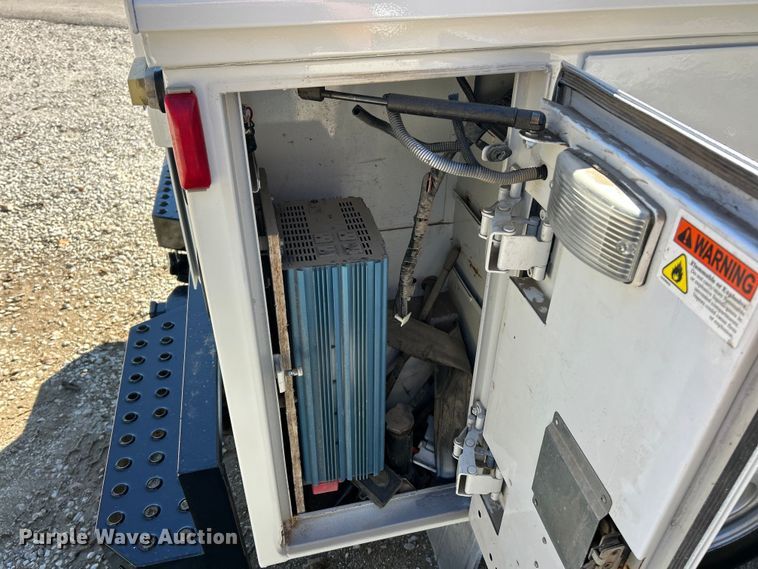 image for item ET6594 2012 Ford F250 Super Duty XL SuperCab utility bed pickup truck