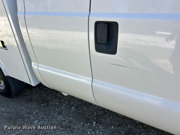 image for item ET6594 2012 Ford F250 Super Duty XL SuperCab utility bed pickup truck