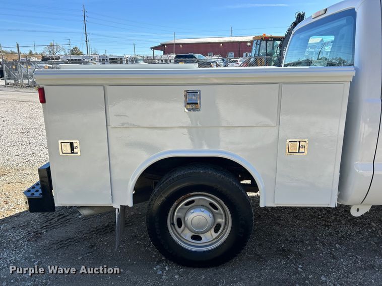 image for item ET6594 2012 Ford F250 Super Duty XL SuperCab utility bed pickup truck