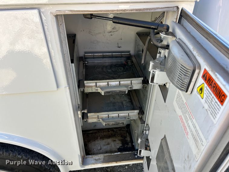 image for item ET6594 2012 Ford F250 Super Duty XL SuperCab utility bed pickup truck