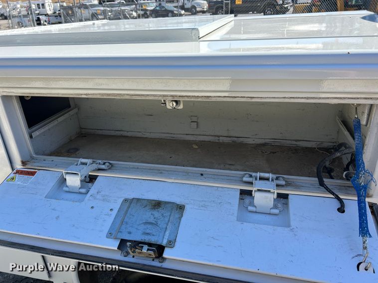 image for item ET6594 2012 Ford F250 Super Duty XL SuperCab utility bed pickup truck