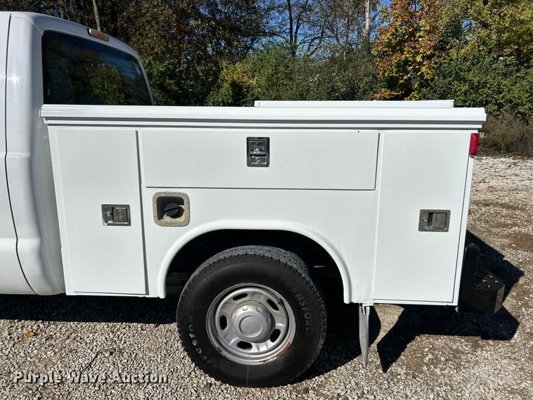 image for item ET6594 2012 Ford F250 Super Duty XL SuperCab utility bed pickup truck