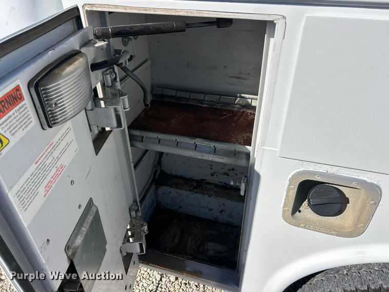 image for item ET6594 2012 Ford F250 Super Duty XL SuperCab utility bed pickup truck