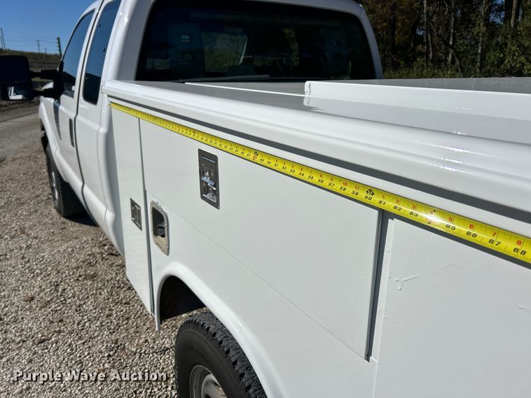 image for item ET6594 2012 Ford F250 Super Duty XL SuperCab utility bed pickup truck