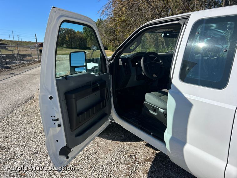 image for item ET6594 2012 Ford F250 Super Duty XL SuperCab utility bed pickup truck