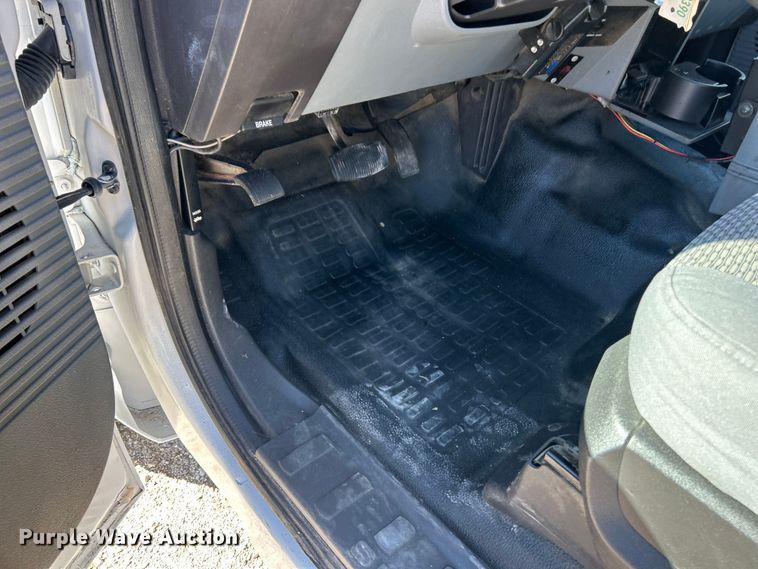 image for item ET6594 2012 Ford F250 Super Duty XL SuperCab utility bed pickup truck