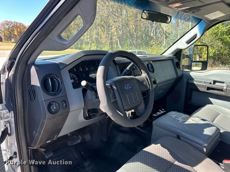 image for item ET6594 2012 Ford F250 Super Duty XL SuperCab utility bed pickup truck