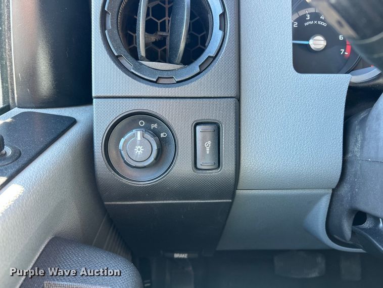 image for item ET6594 2012 Ford F250 Super Duty XL SuperCab utility bed pickup truck