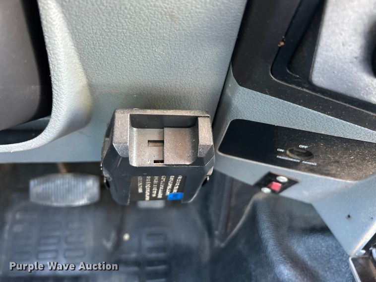 image for item ET6594 2012 Ford F250 Super Duty XL SuperCab utility bed pickup truck