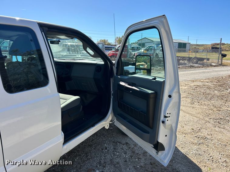 image for item ET6594 2012 Ford F250 Super Duty XL SuperCab utility bed pickup truck