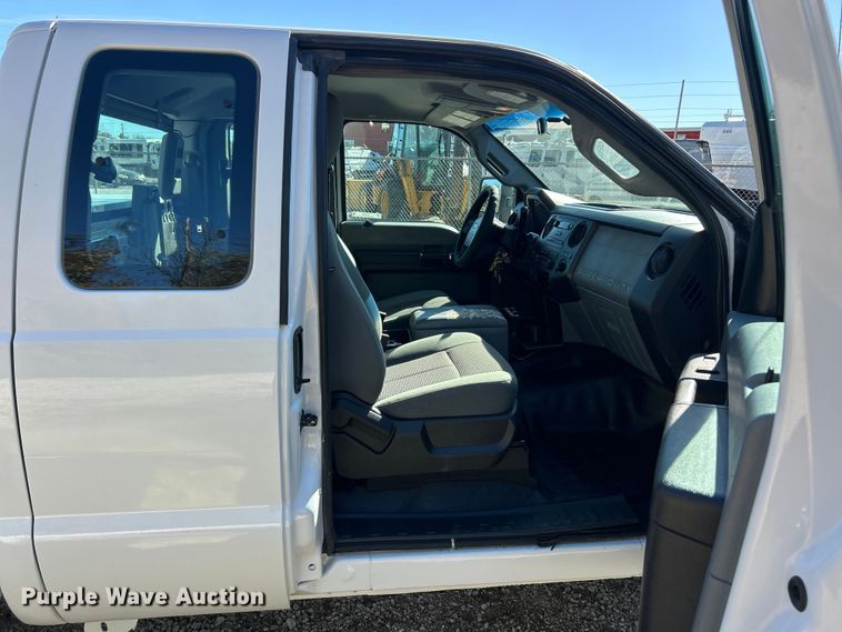 image for item ET6594 2012 Ford F250 Super Duty XL SuperCab utility bed pickup truck