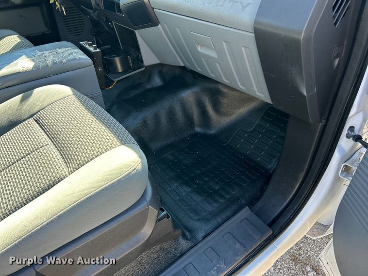 image for item ET6594 2012 Ford F250 Super Duty XL SuperCab utility bed pickup truck