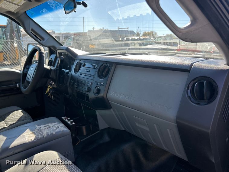 image for item ET6594 2012 Ford F250 Super Duty XL SuperCab utility bed pickup truck