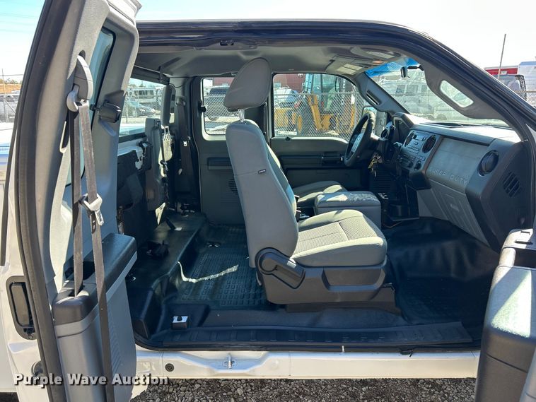 image for item ET6594 2012 Ford F250 Super Duty XL SuperCab utility bed pickup truck