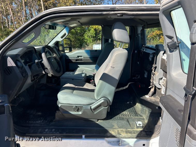 image for item ET6594 2012 Ford F250 Super Duty XL SuperCab utility bed pickup truck