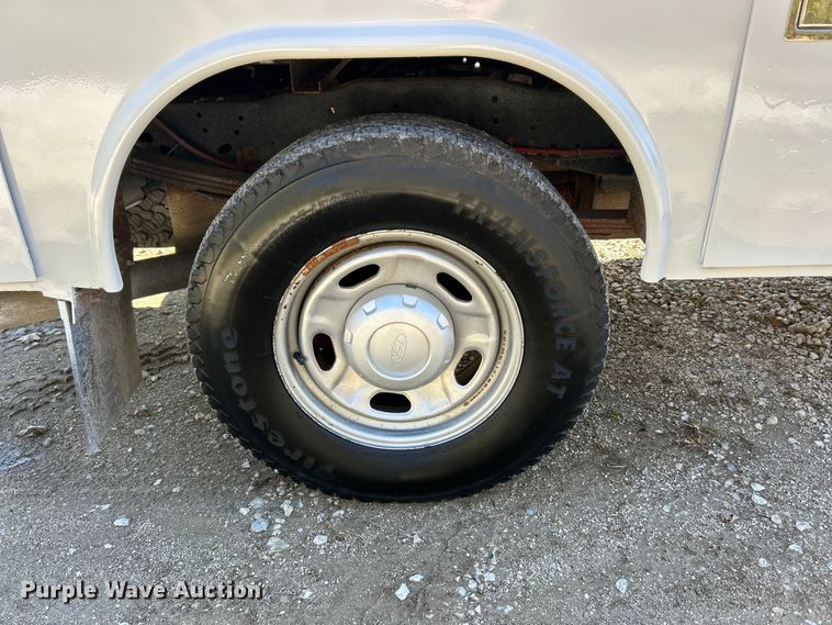 image for item ET6594 2012 Ford F250 Super Duty XL SuperCab utility bed pickup truck