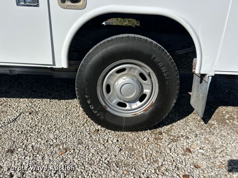 image for item ET6594 2012 Ford F250 Super Duty XL SuperCab utility bed pickup truck