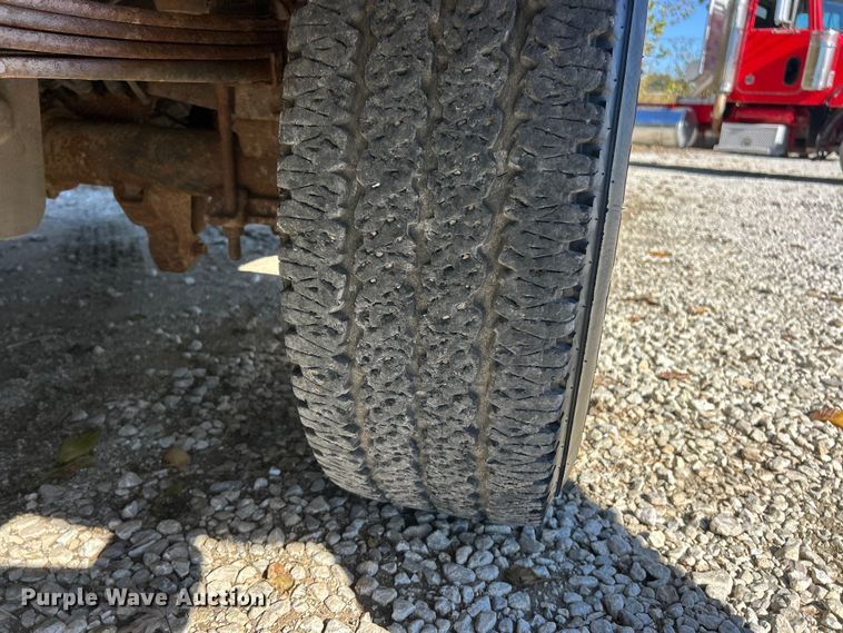 image for item ET6594 2012 Ford F250 Super Duty XL SuperCab utility bed pickup truck