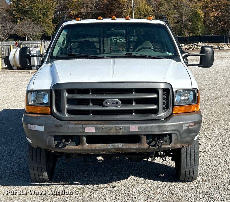 image for item ET6632 2001 Ford F450 Super Duty flatbed truck