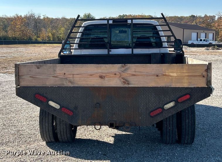 image for item ET6632 2001 Ford F450 Super Duty flatbed truck
