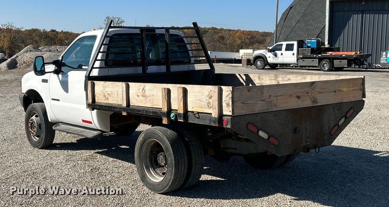 image for item ET6632 2001 Ford F450 Super Duty flatbed truck
