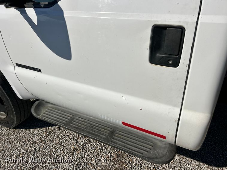 image for item ET6632 2001 Ford F450 Super Duty flatbed truck