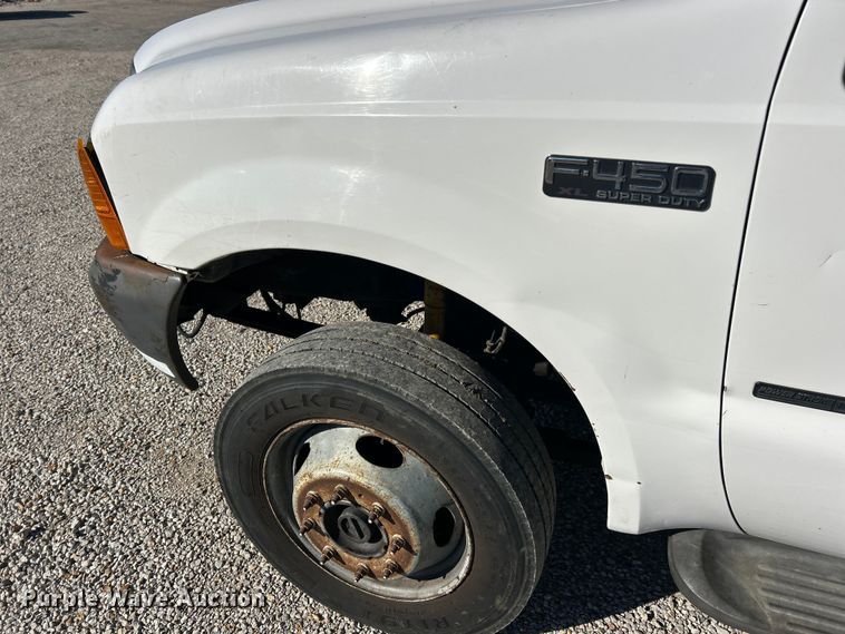 image for item ET6632 2001 Ford F450 Super Duty flatbed truck