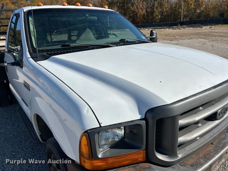 image for item ET6632 2001 Ford F450 Super Duty flatbed truck