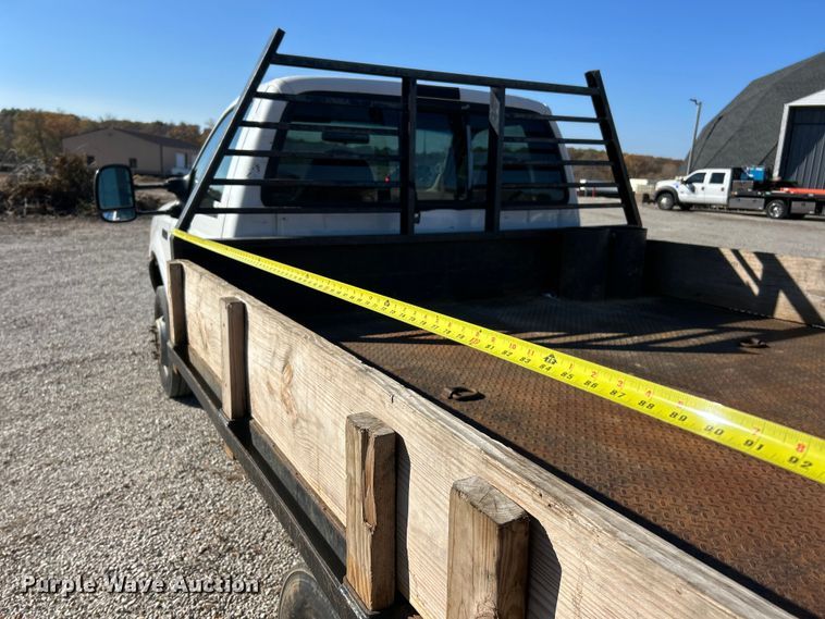 image for item ET6632 2001 Ford F450 Super Duty flatbed truck