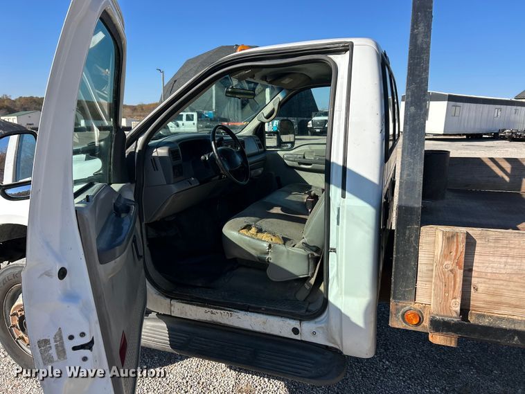 image for item ET6632 2001 Ford F450 Super Duty flatbed truck