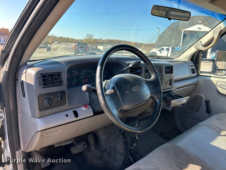 image for item ET6632 2001 Ford F450 Super Duty flatbed truck