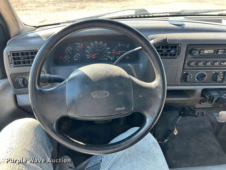 image for item ET6632 2001 Ford F450 Super Duty flatbed truck