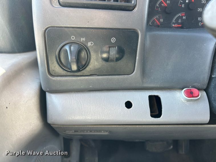 image for item ET6632 2001 Ford F450 Super Duty flatbed truck