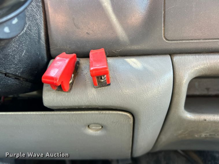 image for item ET6632 2001 Ford F450 Super Duty flatbed truck