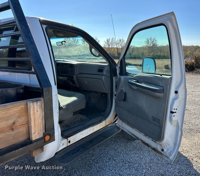 image for item ET6632 2001 Ford F450 Super Duty flatbed truck