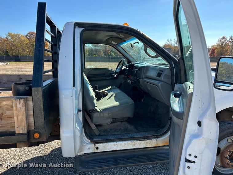 image for item ET6632 2001 Ford F450 Super Duty flatbed truck